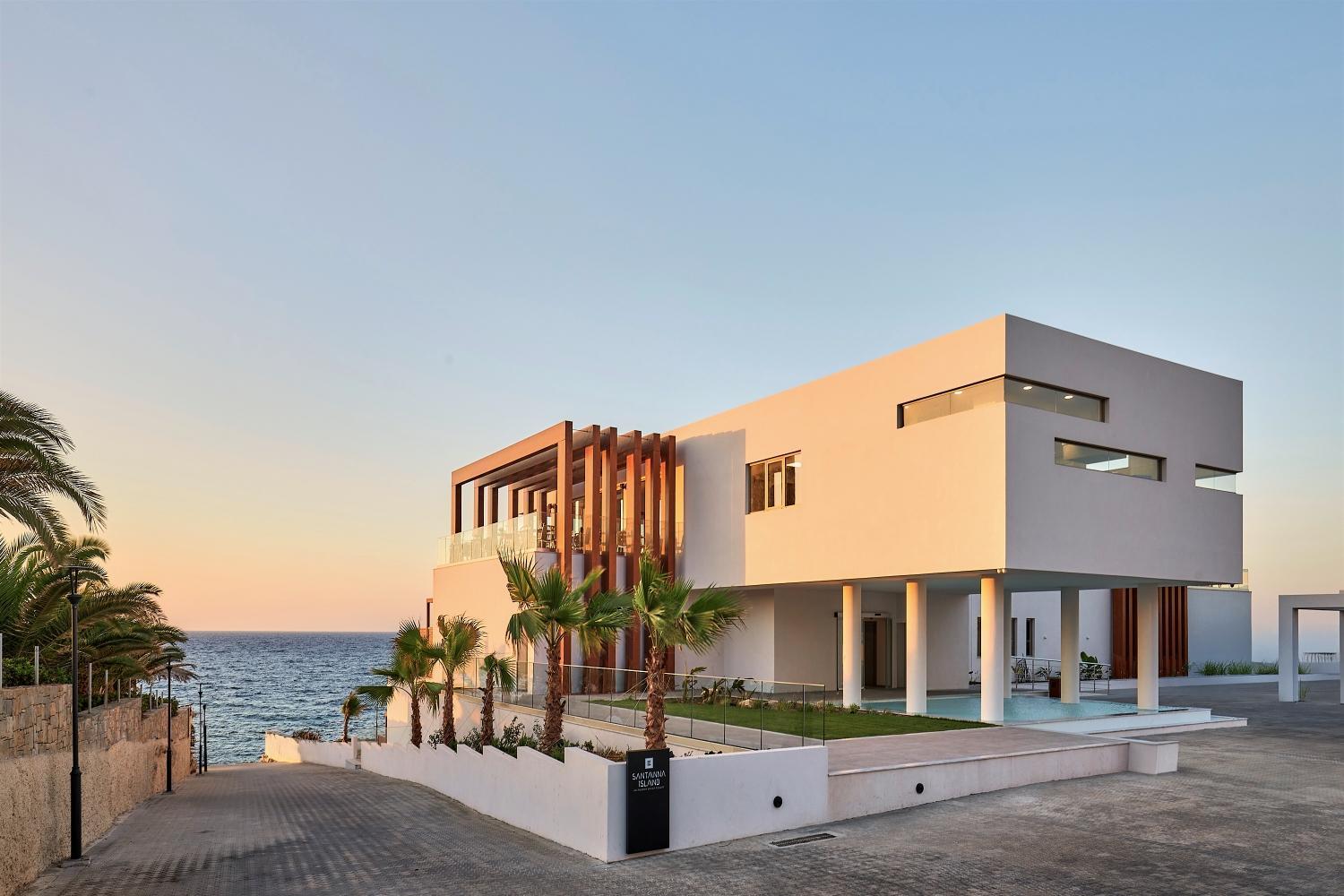 Hotel Enorme Santanna Island 5*