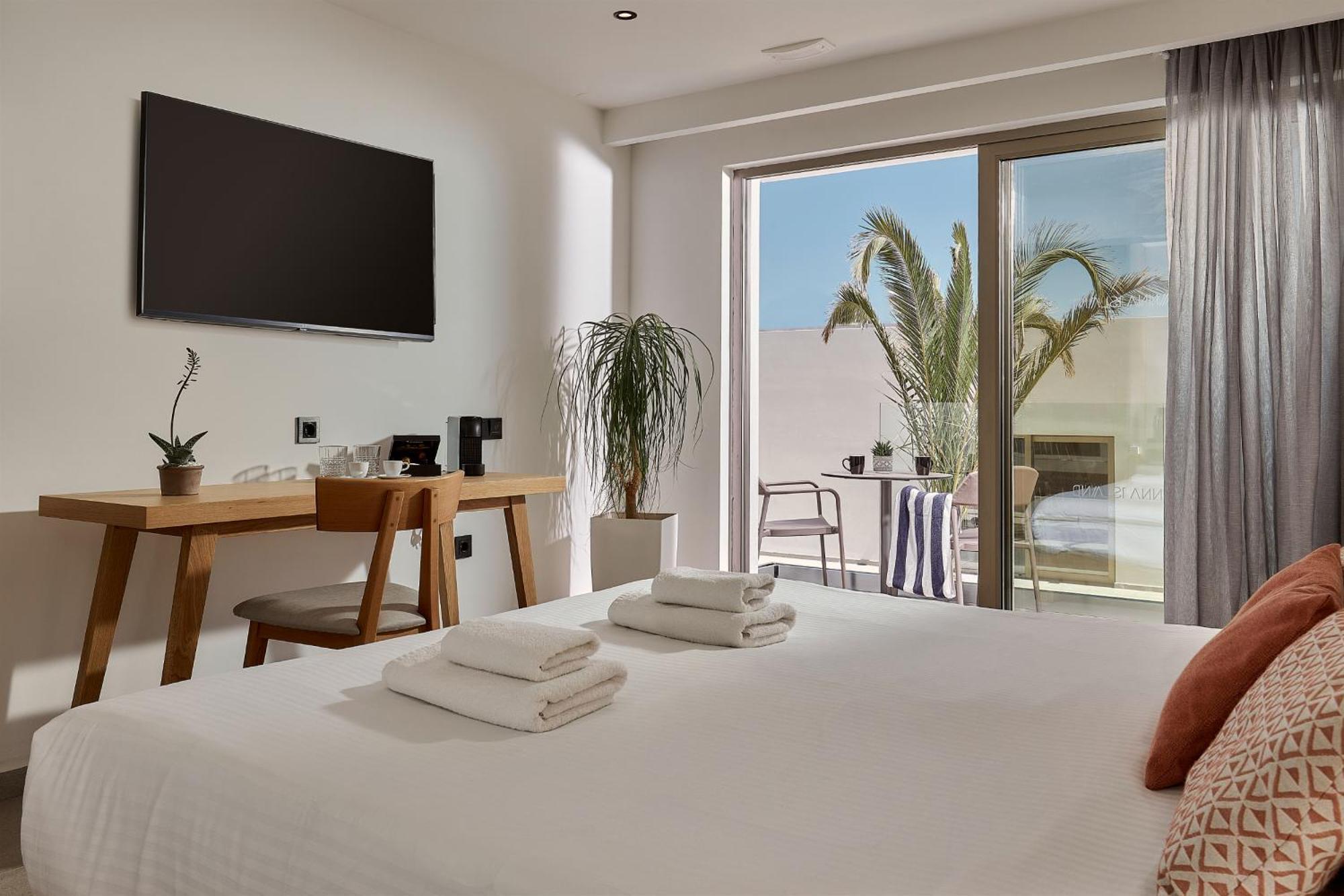 Enorme Santanna Island Hotel